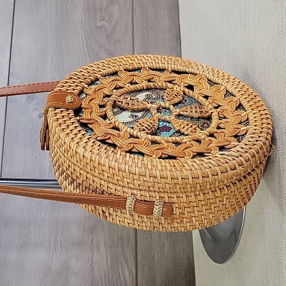 Bohemian Round Woven Straw Leather Crossbody Bag - Picture 3 of 11